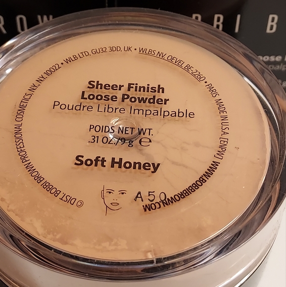 BOBBI BROWN Sheer Finish Loose Powder *#8 SOFT HONEY* / 0.21 oz / New in box - Picture 3 of 4